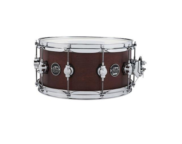 Caisse claire DW Performance Series 6.5x14 Tobacco Satin Oil