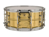 Caisse claire Ludwig 6,5x14 en laiton martelé avec cosses tubulaires