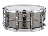 Caisse claire Ludwig 6,5x14 Black Beauty martelée avec cosses tubulaires